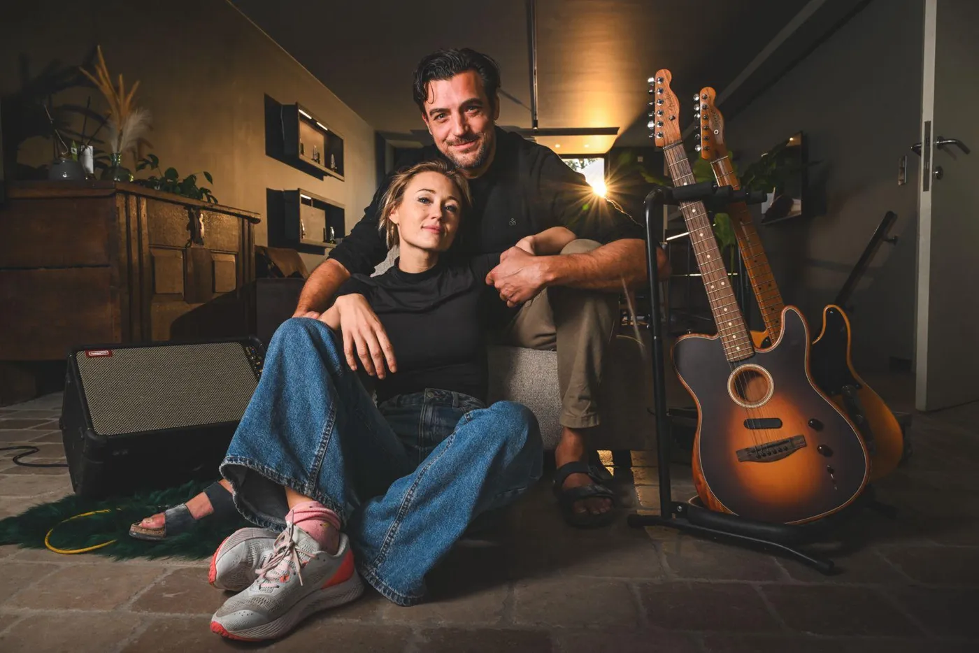 Amber en Dylan met gitaren